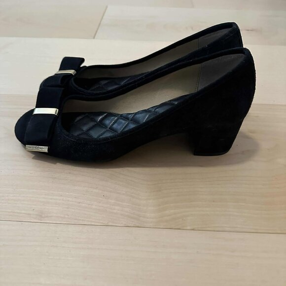 Michael Kors Kiera Mid Pump Black Seude - Picture 2 of 3